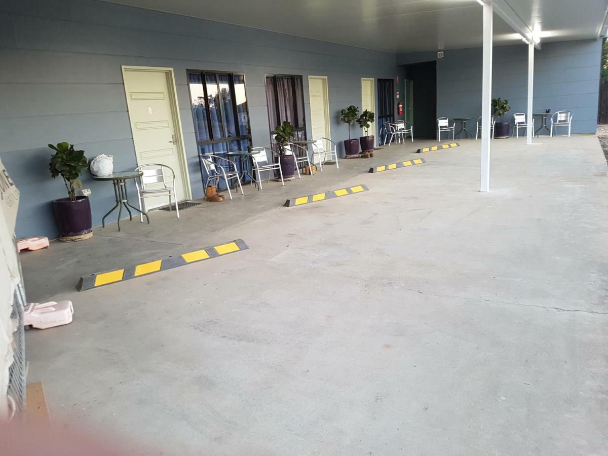 Reef Gardens Motel Proserpine Bagian luar foto
